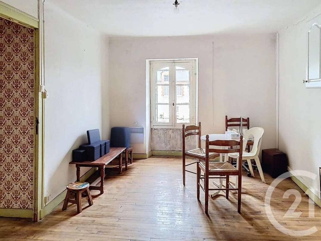 Maison à LA CHAPELLE-DE-BRAIN