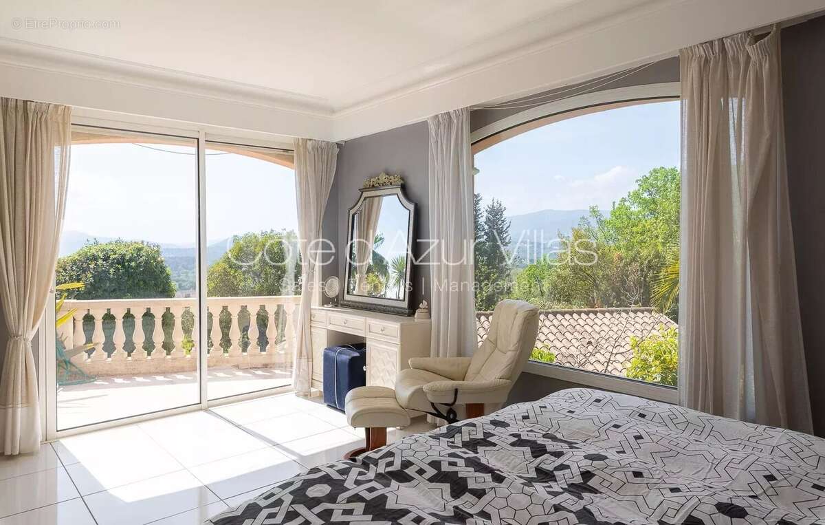Maison à MOUGINS