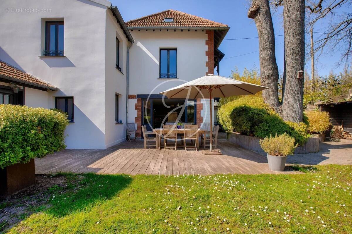 Maison à LE VESINET