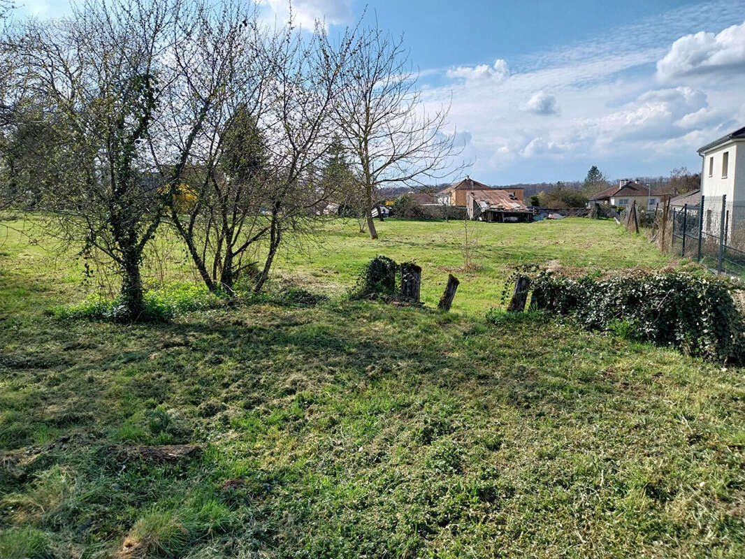 Terrain à CUSSEY-SUR-L&#039;OGNON