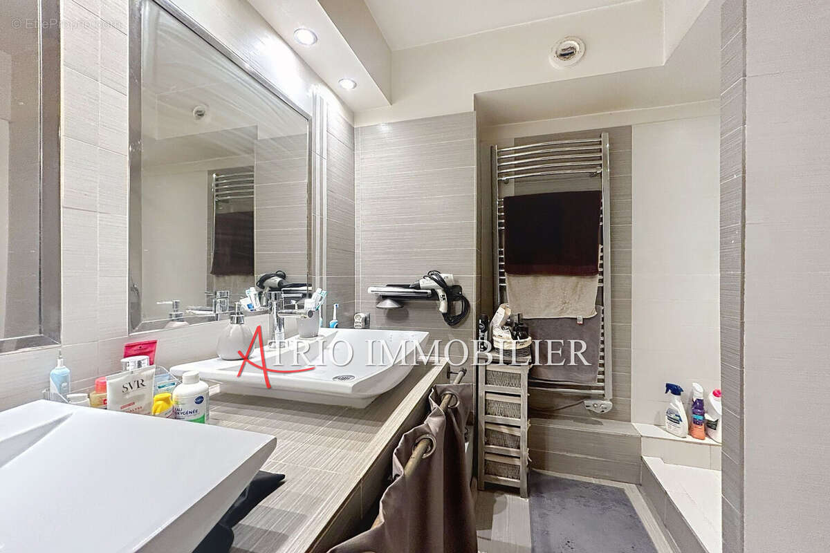 Appartement à SAINT-LAURENT-DU-VAR