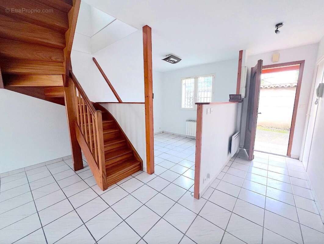   - Maison à VAULX-EN-VELIN