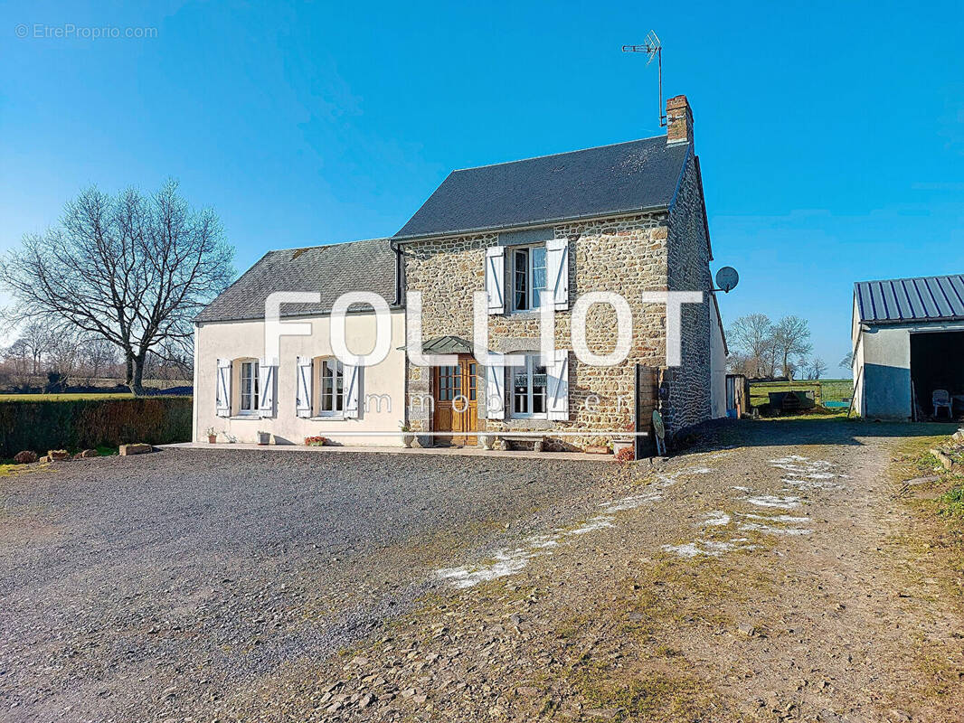 Maison à SAINTE-PIENCE