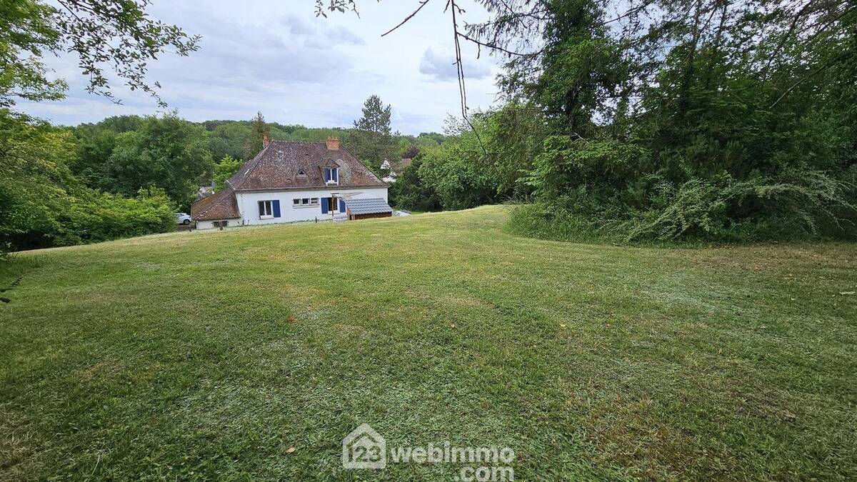 Venez visiter cette belle maison de 137 m² sur un terrain de 3967 m². - Maison à MALESHERBES
