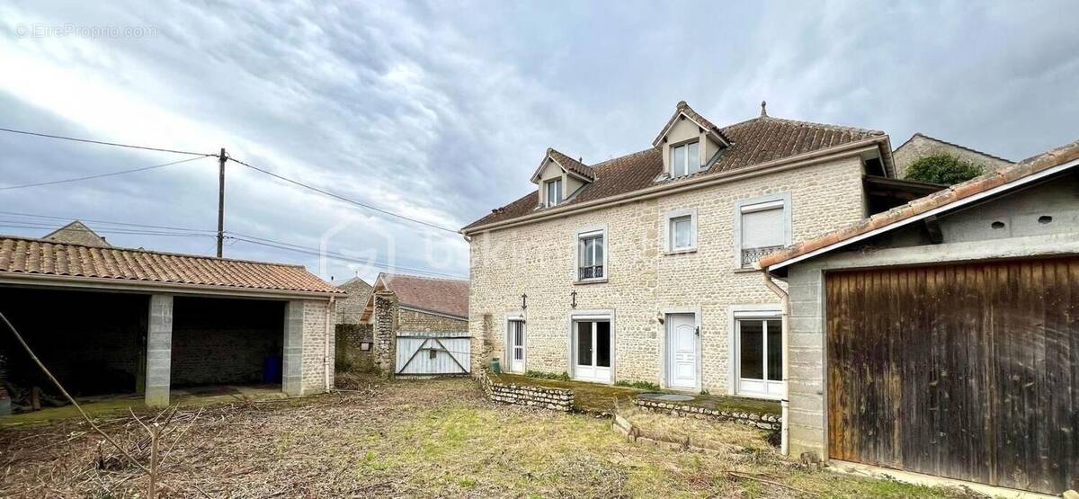 Maison à ETAMPES
