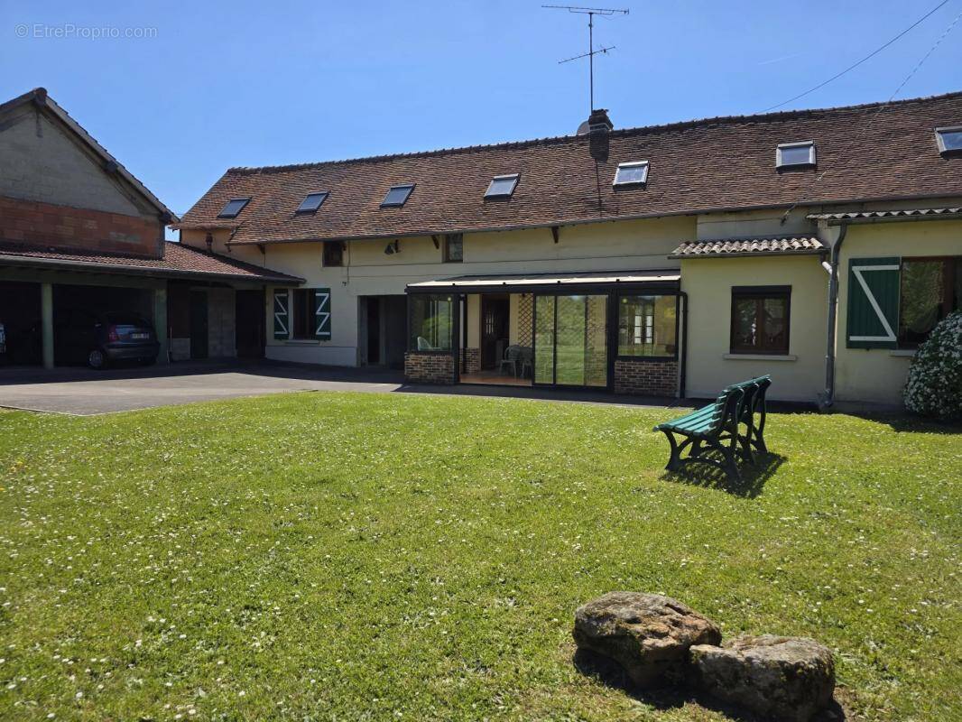 Maison à MILLY-SUR-THERAIN