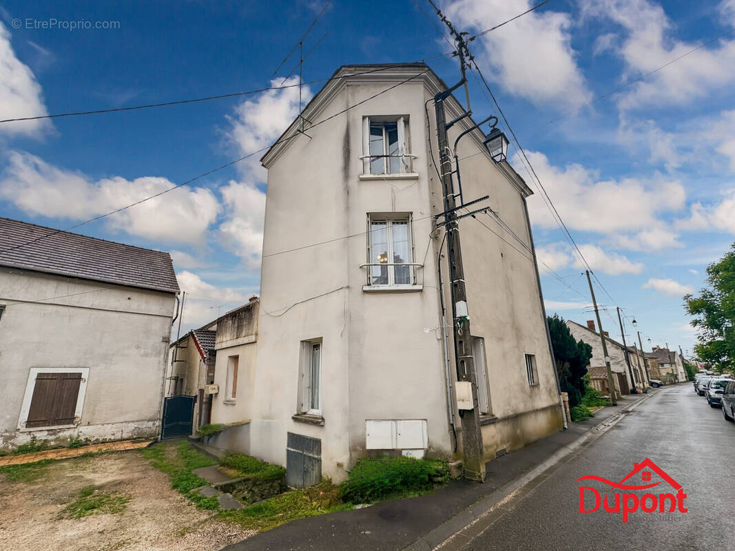 Maison à COURPALAY
