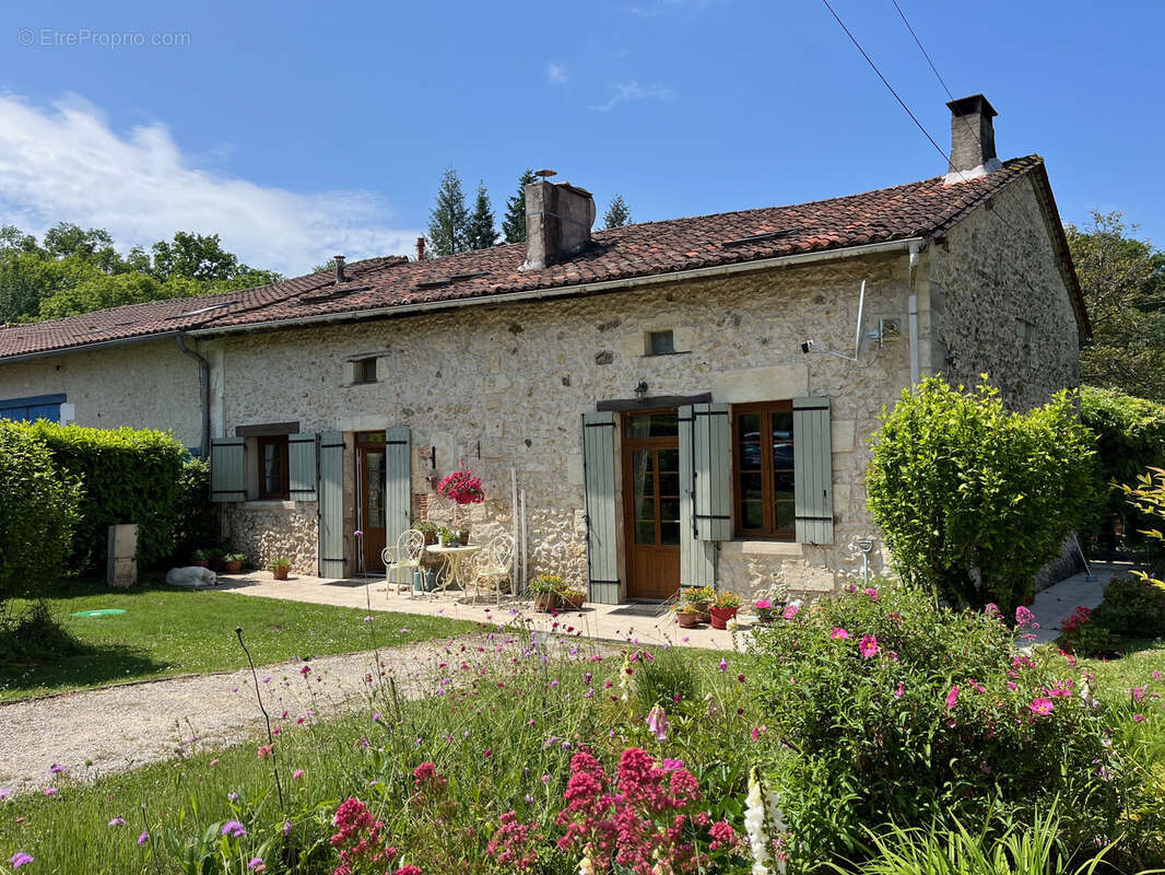 Maison à SEGONZAC