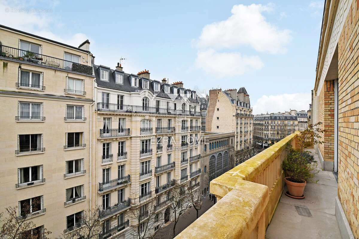 Appartement à PARIS-16E