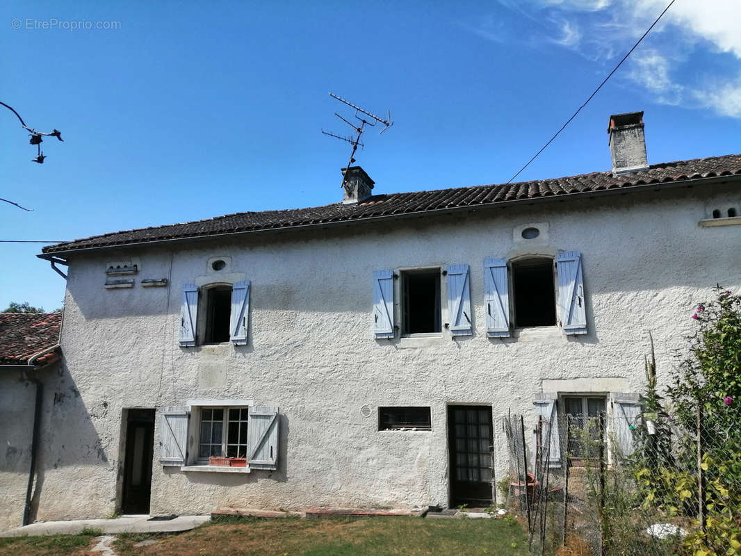 Maison à LUSIGNAC
