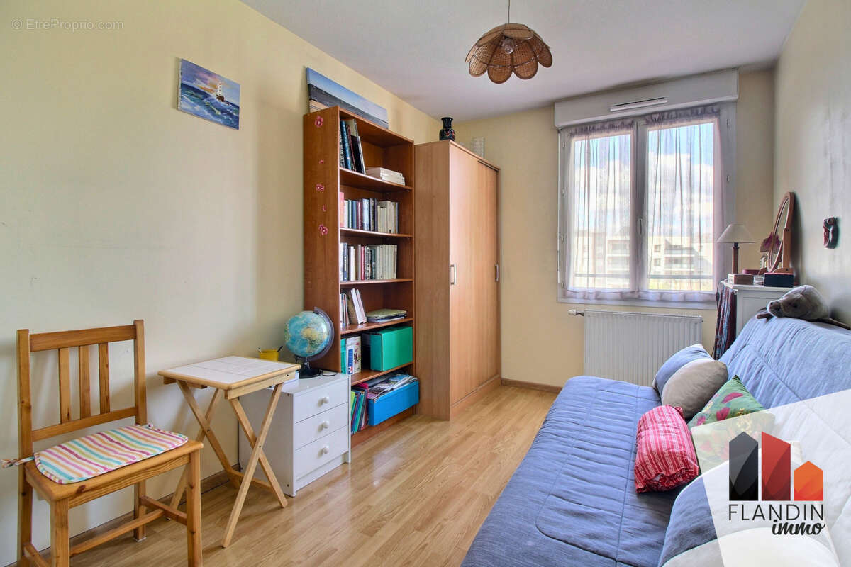 Appartement à SAINT-GENIS-LAVAL
