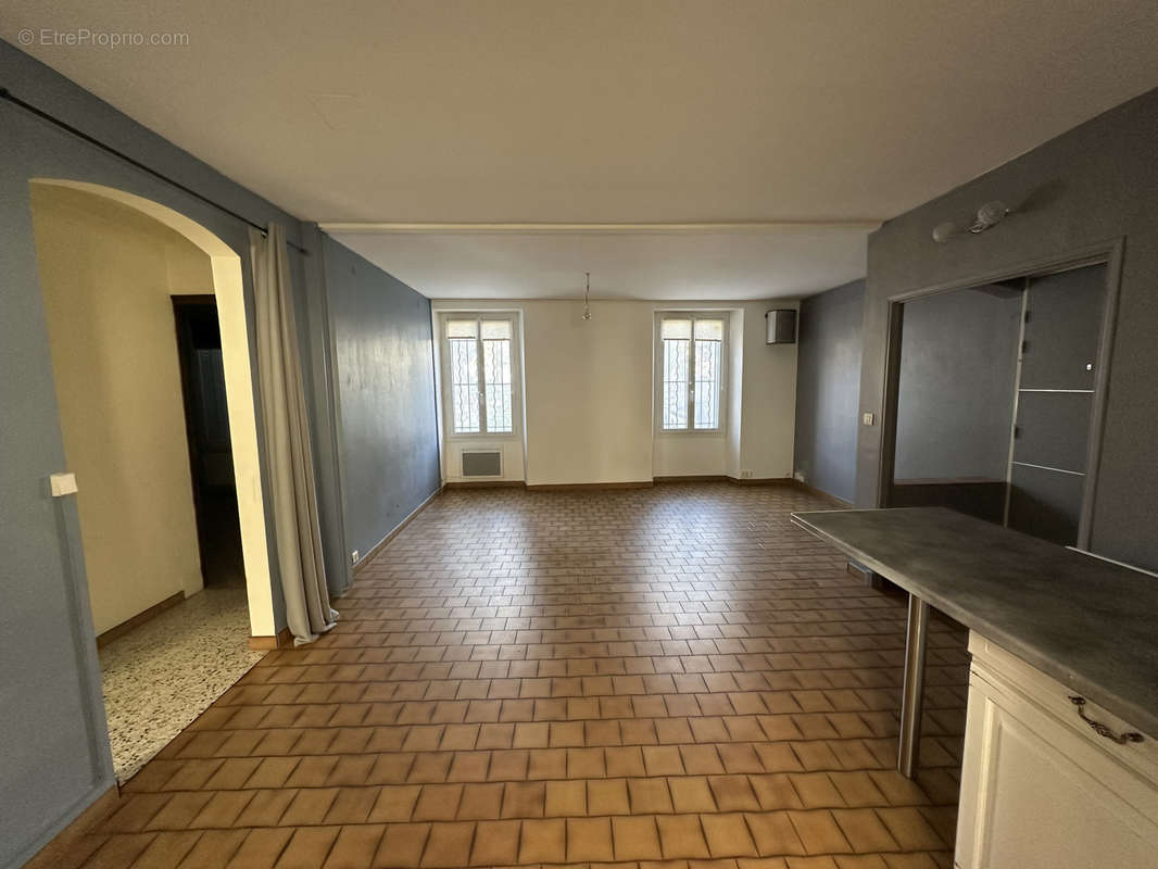 Appartement à SOLLIES-PONT