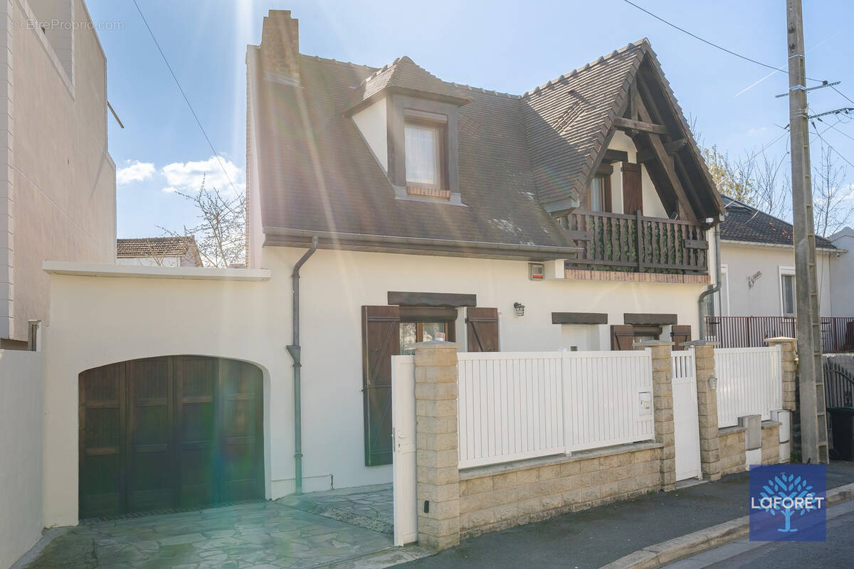 Maison à LES PAVILLONS-SOUS-BOIS