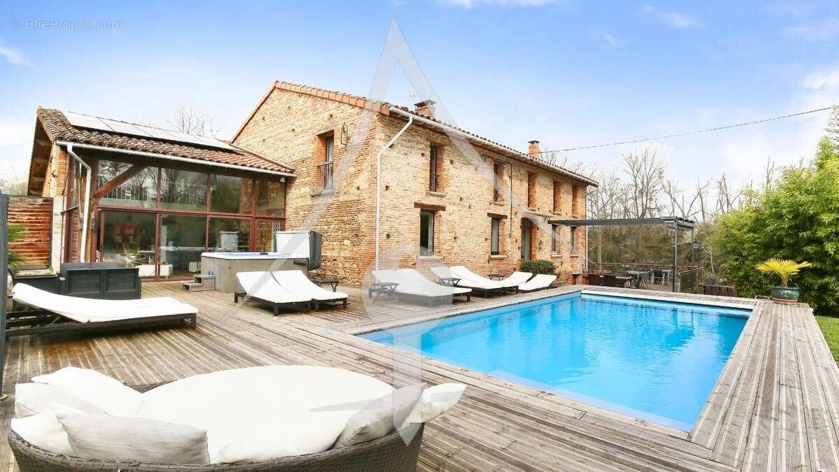 Maison à MONTESQUIEU-VOLVESTRE