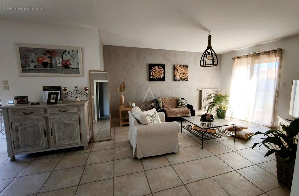 Maison à SAINT-MACAIRE-EN-MAUGES