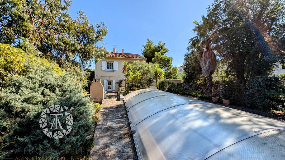 Maison à LAROQUE-DES-ALBERES