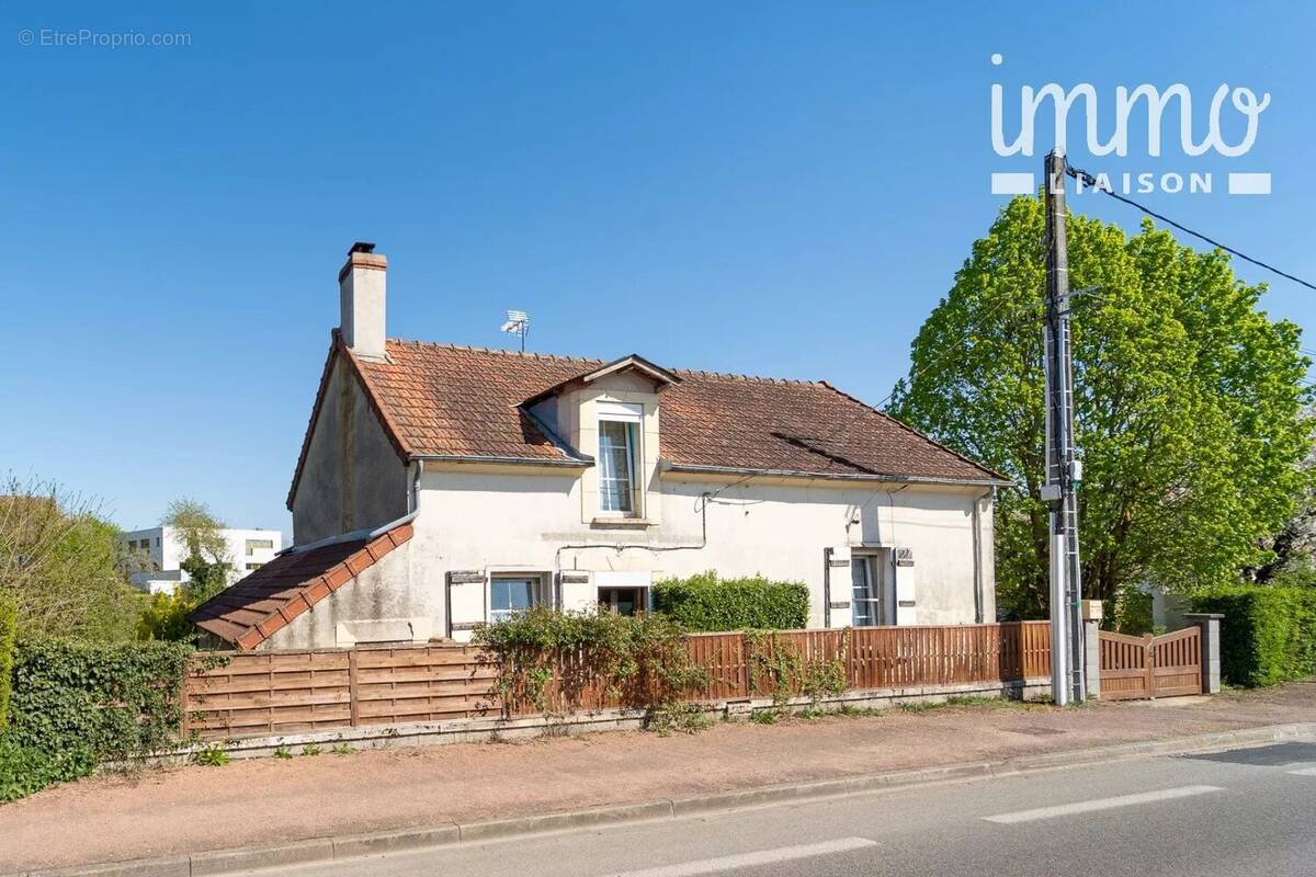Maison à VARENNES-VAUZELLES