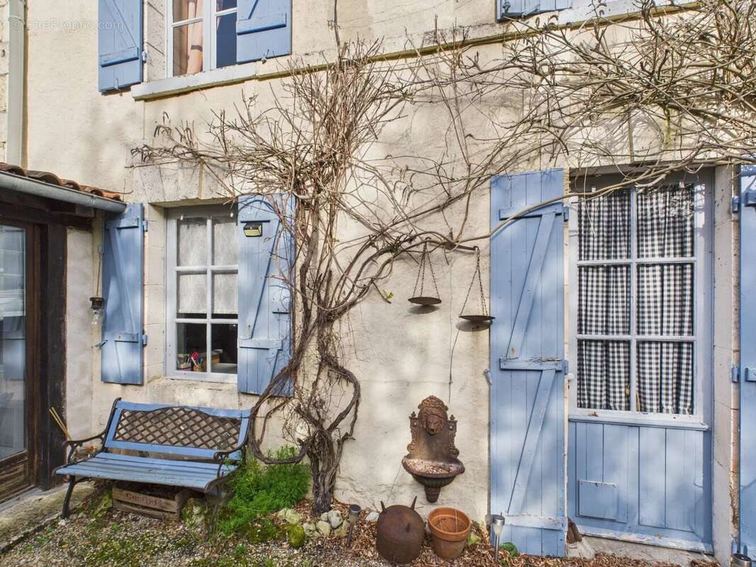 Maison à AUBETERRE-SUR-DRONNE