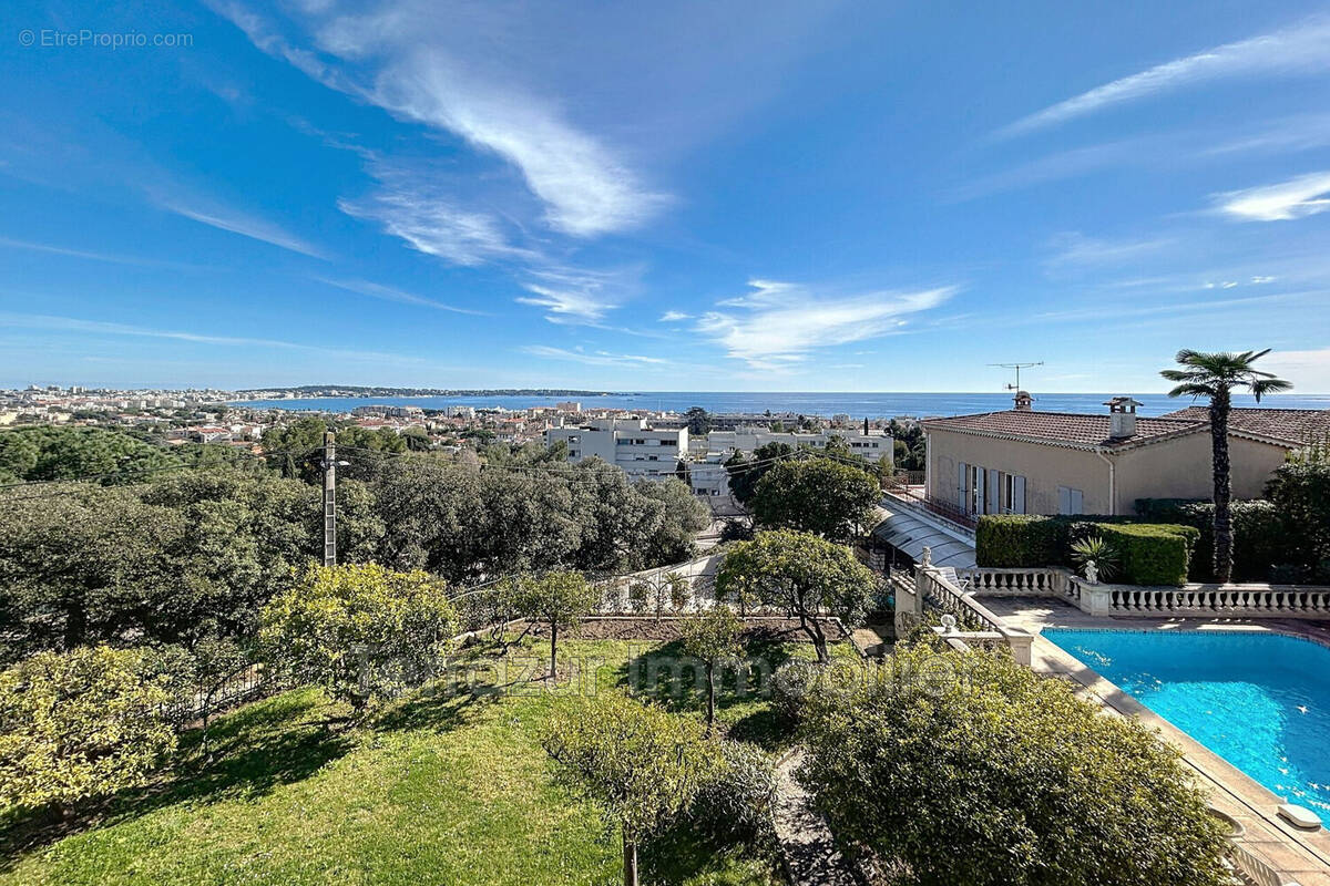 Appartement à VALLAURIS