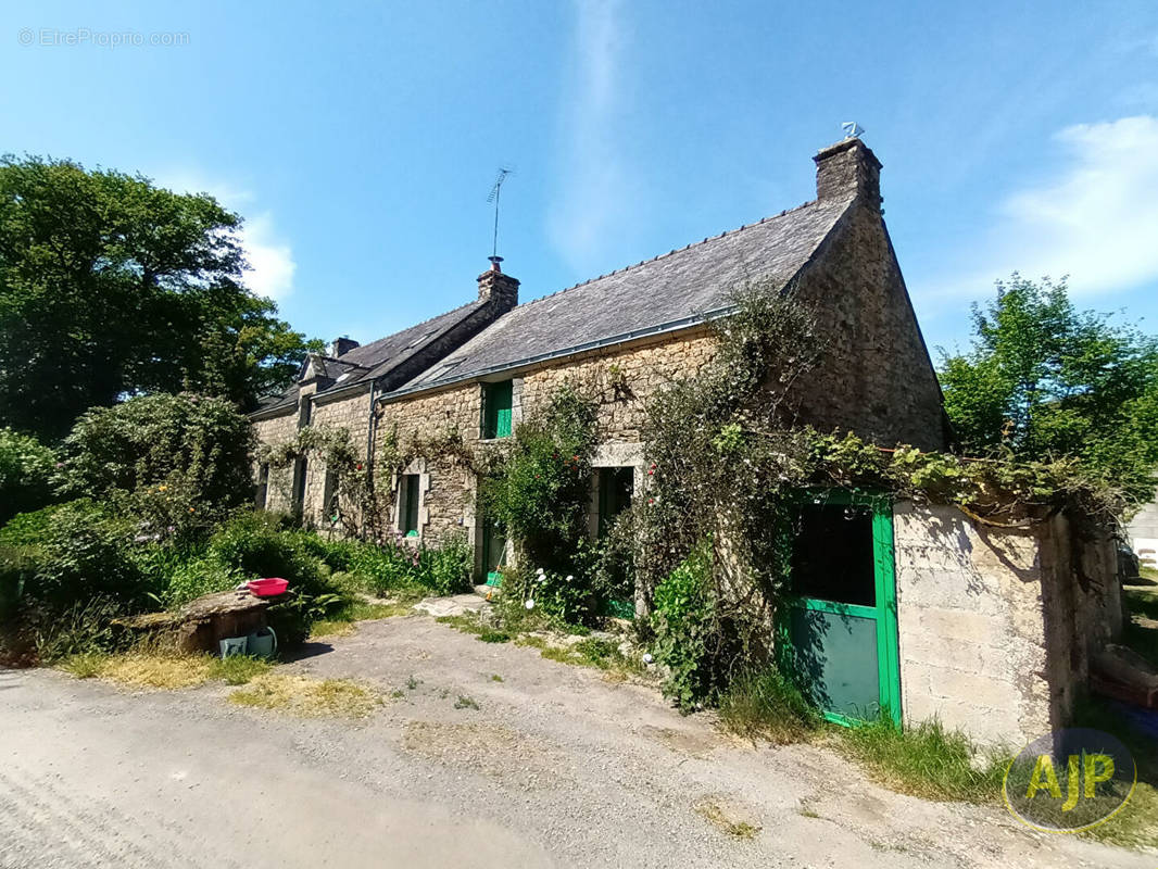 Maison à MOLAC