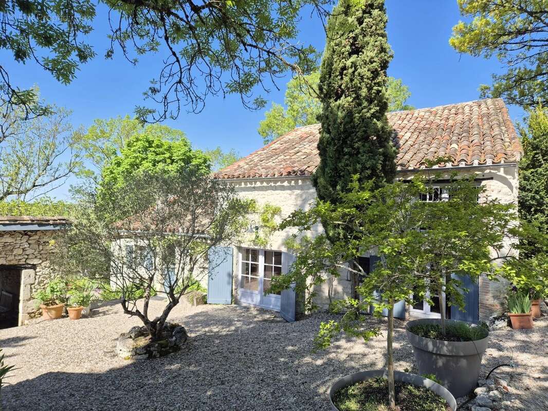 Maison à MONTAIGU-DE-QUERCY