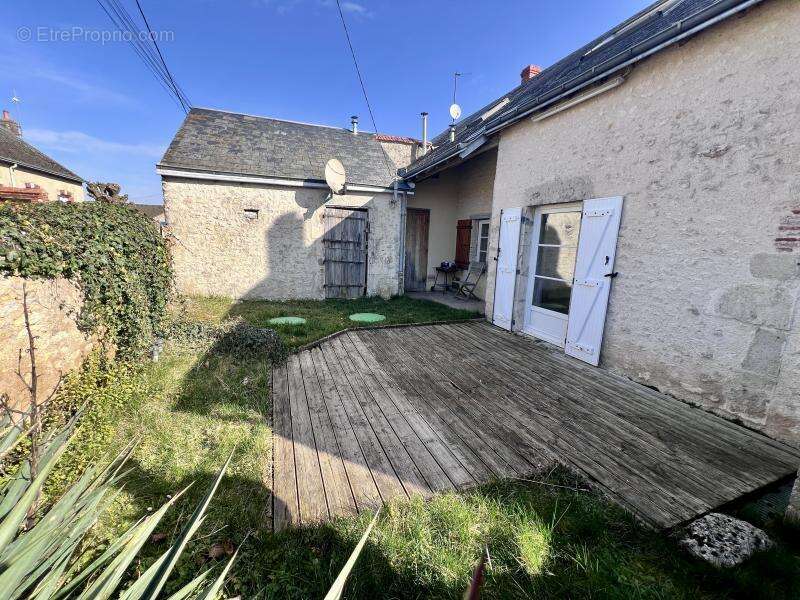 Maison à LA CHAPELLE-ONZERAIN