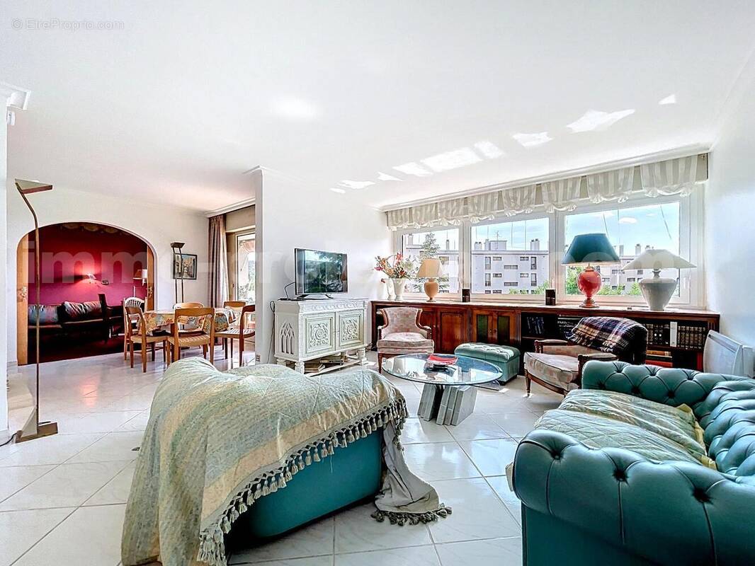 Appartement_T4_Ville_la_Grand_attique_proche_commodité_ceva_gare_bus_écoles_commerces_lumineux_proche_frontiere_suisse_geneve_salon_salle_a_manger_sejour_ - Appartement à ANNEMASSE