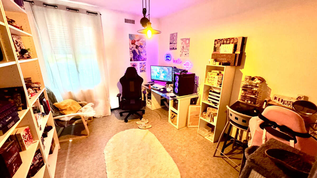 Appartement à ENTRAIGUES-SUR-LA-SORGUE