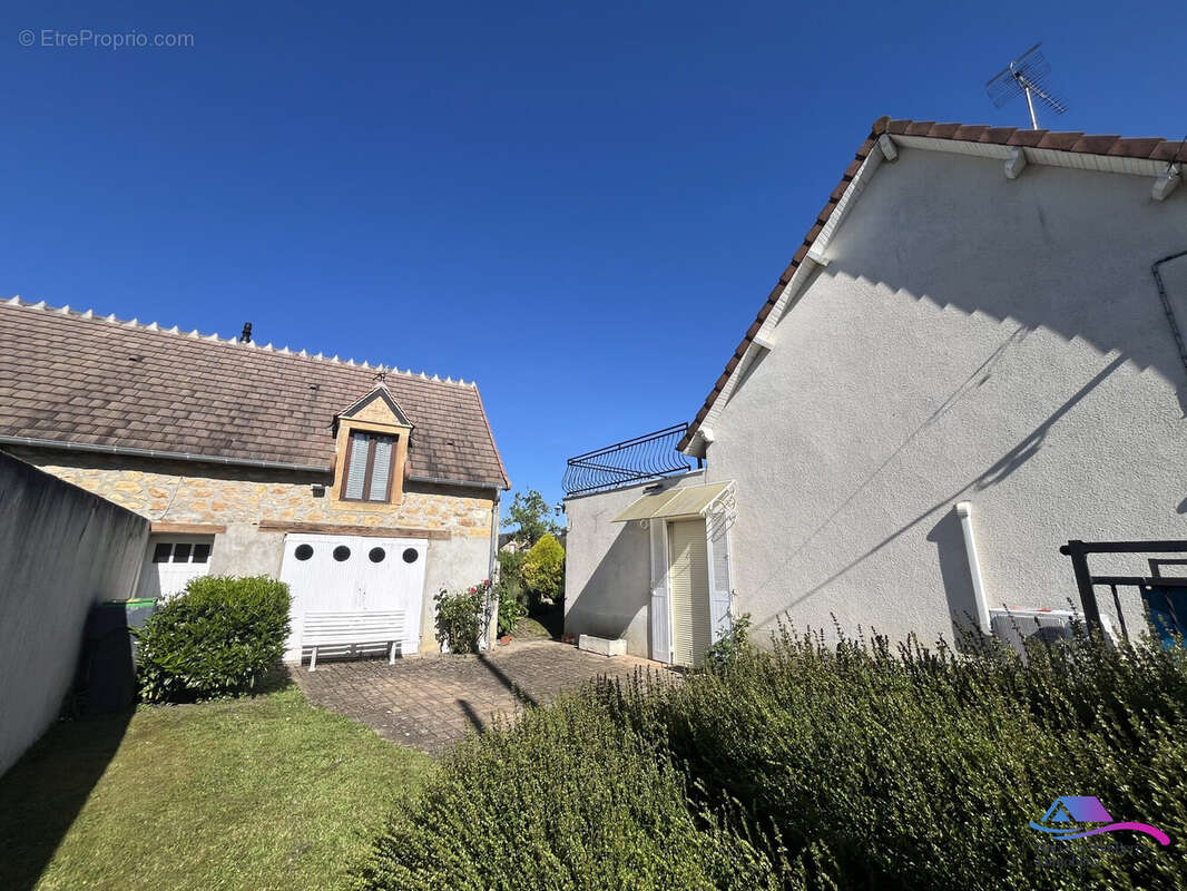 Maison à LE CHATELET