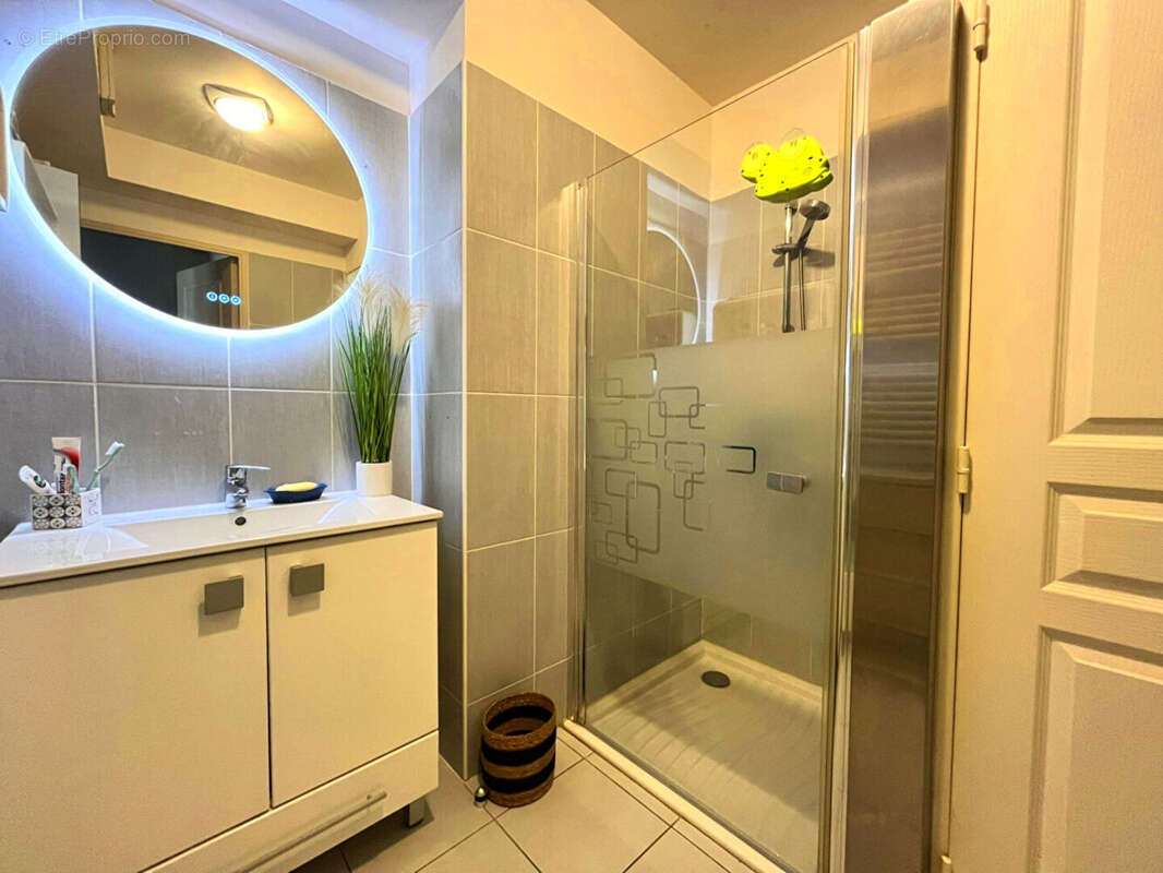 Appartement à SAINT-LAURENT-DU-VAR