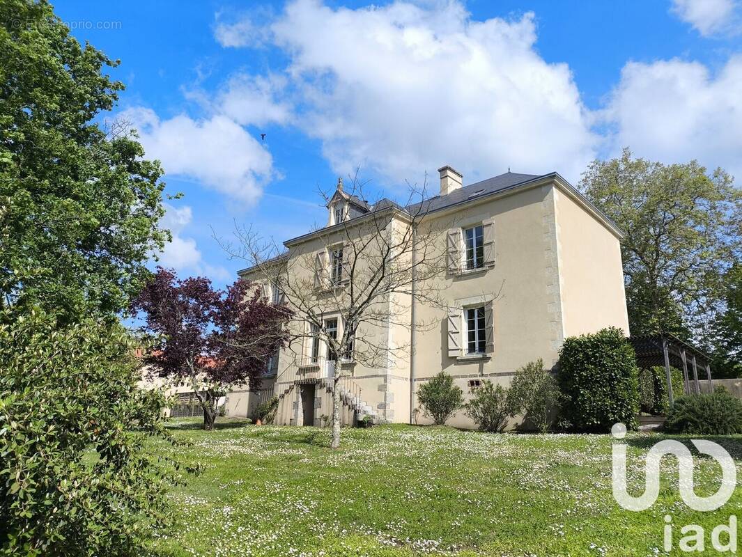 Photo 1 - Maison à MOUTIERS-LES-MAUXFAITS