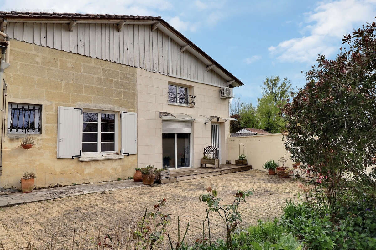 Maison à IZON