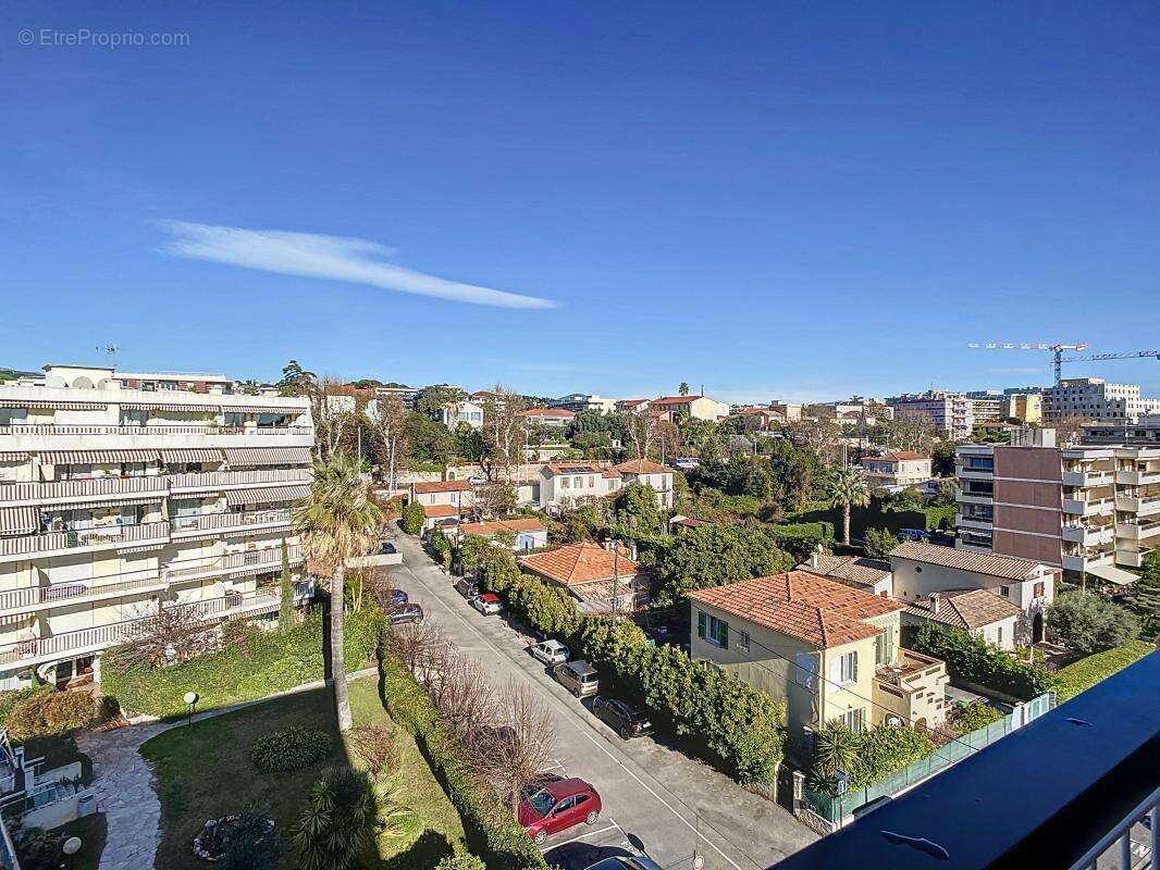Appartement à SAINT-LAURENT-DU-VAR