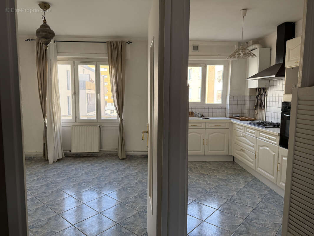 Appartement à LYON-8E