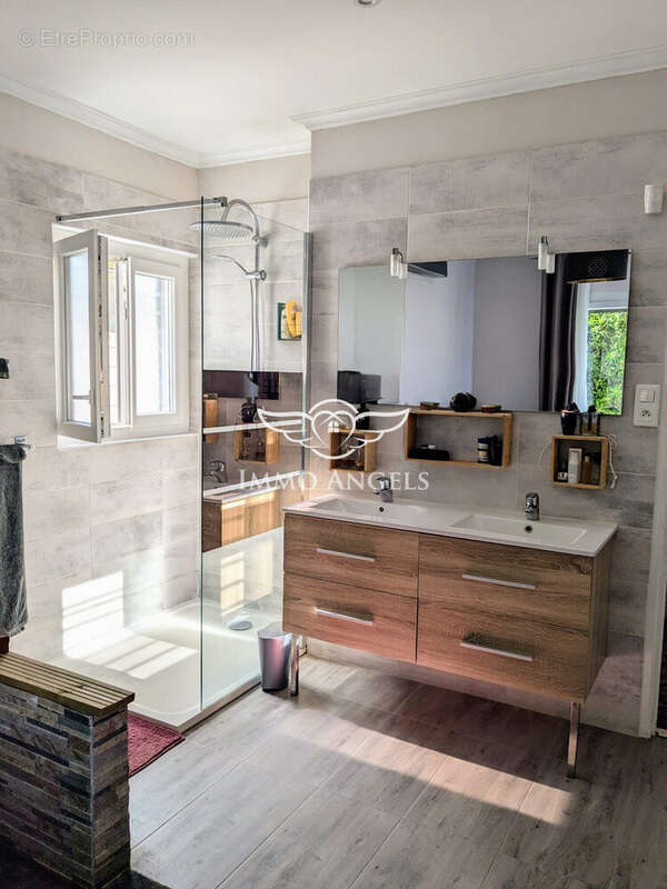 Salle d&#039;eau suite parentale - Maison à SAUVIAN