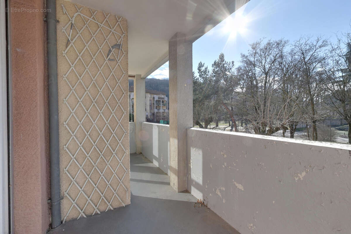 Appartement à LE PONT-DE-CLAIX