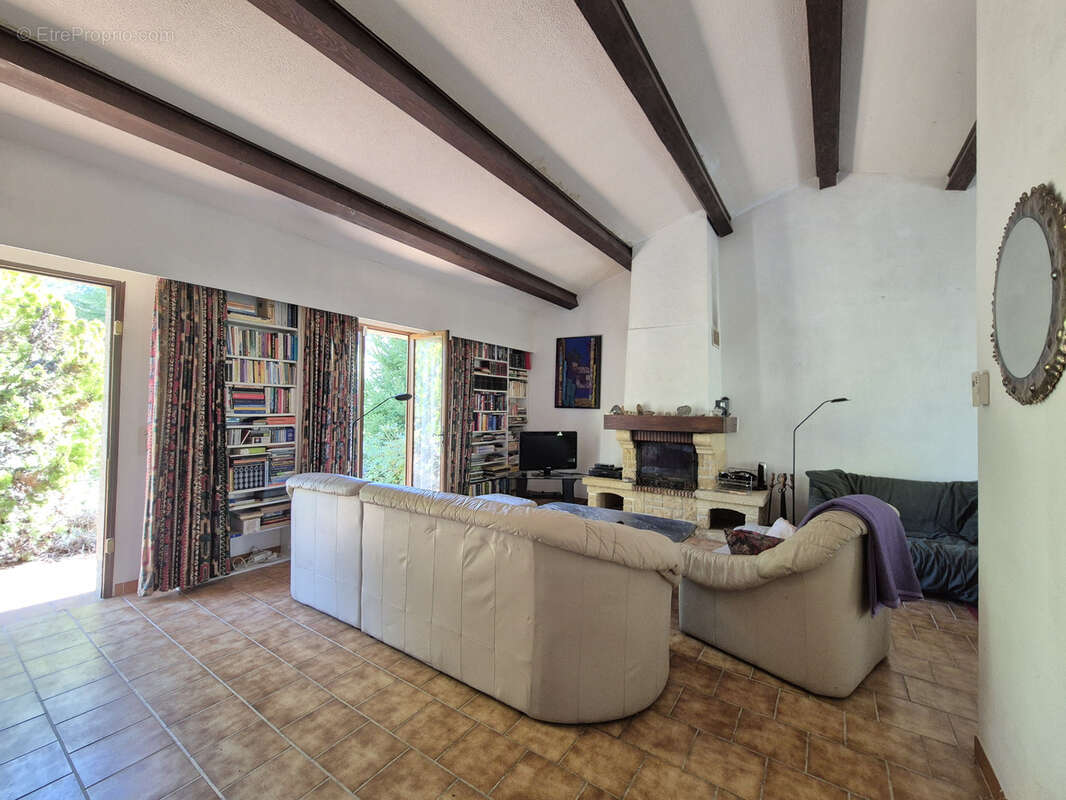 Maison à ARTIGNOSC-SUR-VERDON