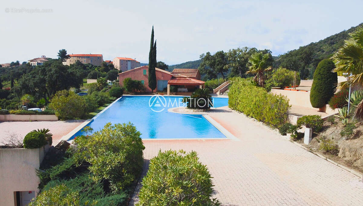 Appartement à ROQUEBRUNE-SUR-ARGENS