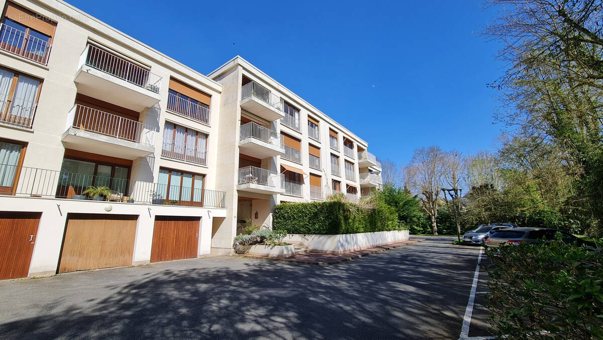 Appartement à BURES-SUR-YVETTE