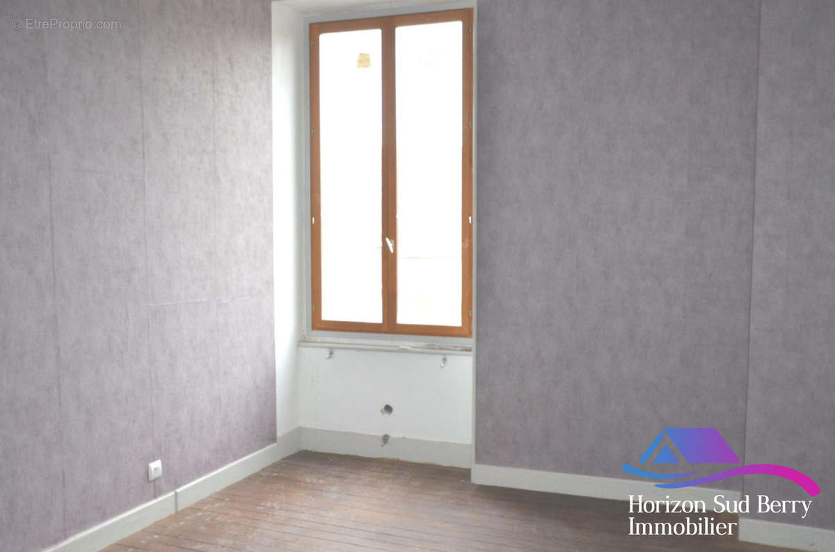 T2 : Chambre - Appartement à CHATEAUMEILLANT