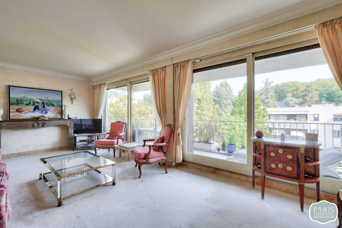 Appartement à MARNES-LA-COQUETTE