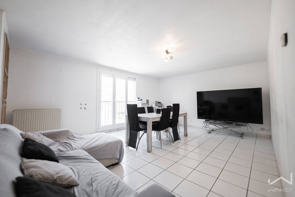 Appartement à SOLLIES-PONT