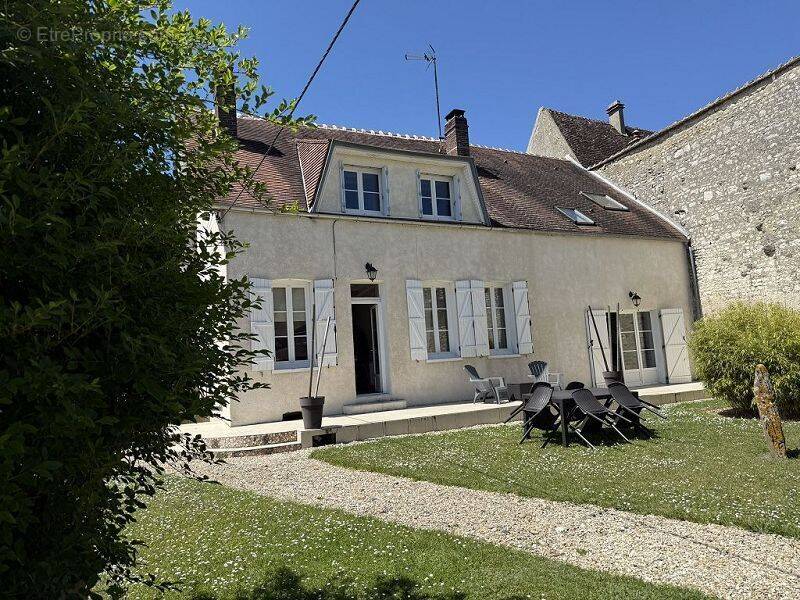 Maison à BRIENON-SUR-ARMANCON