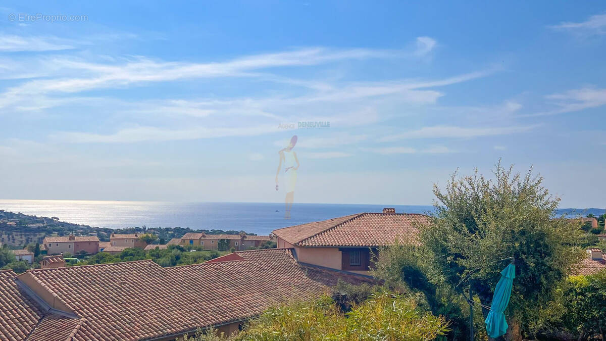Appartement à ROQUEBRUNE-SUR-ARGENS