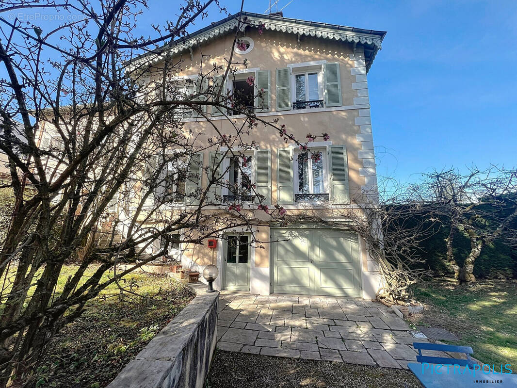 Maison à FLEURIEUX-SUR-L&#039;ARBRESLE