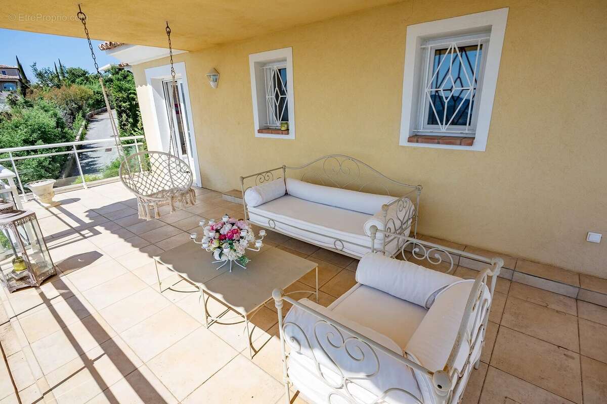 Maison à MANDELIEU-LA-NAPOULE