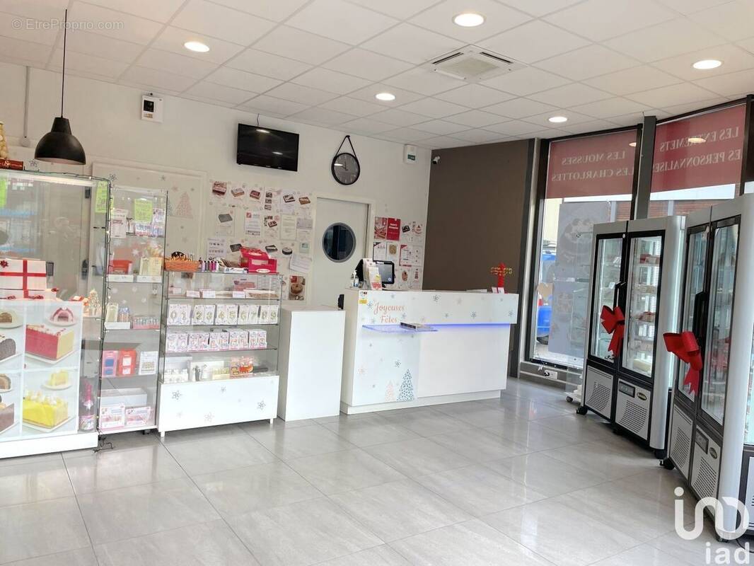 Photo 1 - Commerce à SERVON
