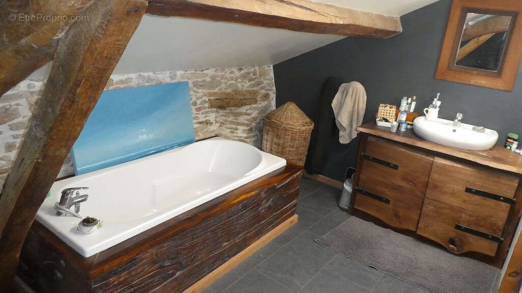 Maison à SAINT-BONNET-BRIANCE