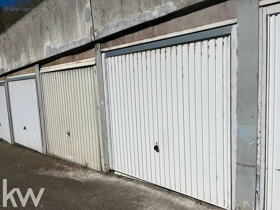 Parking à LYON-9E