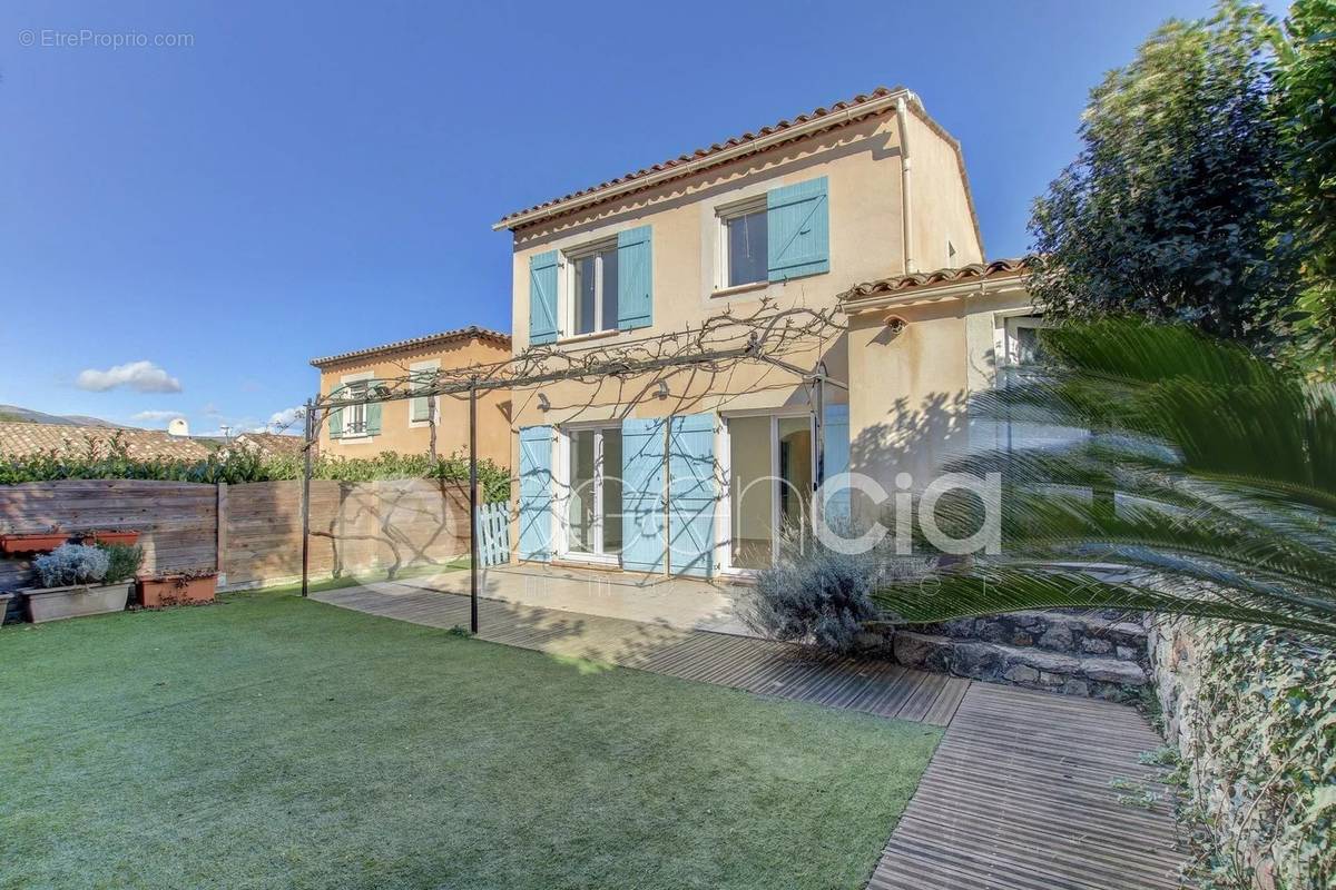 Maison à VALBONNE